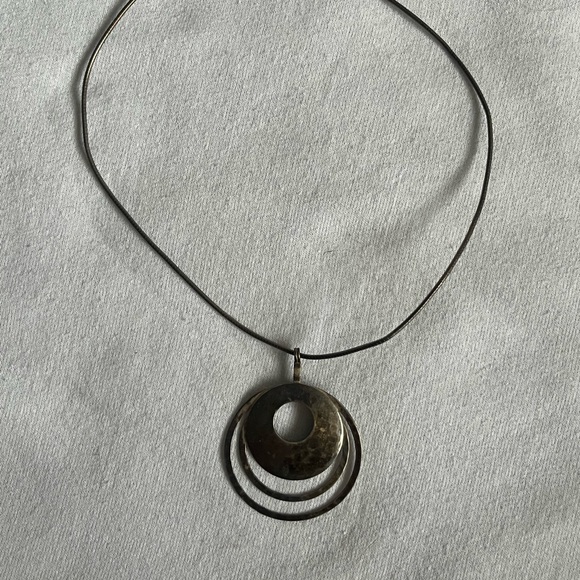 Silpada 925 Perspectiva 3 Hammered Circle Pendant 17 inch Necklace N1329 - Picture 1 of 3